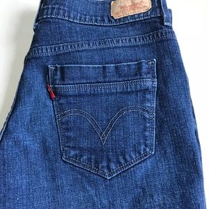 3/$25 Levi’s Short 2 button zip size 6 med wash